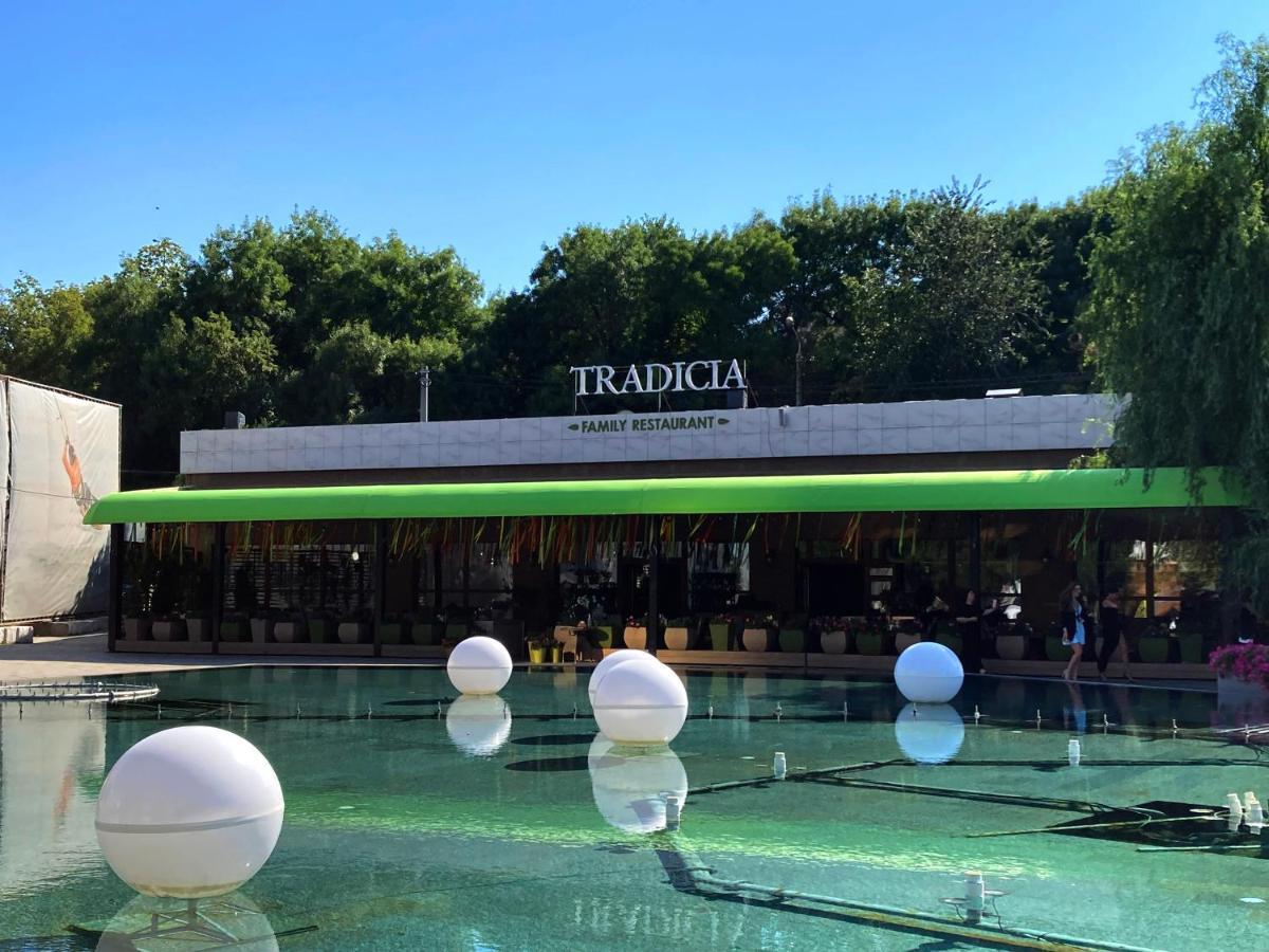 Arcadia Spacious Apartments โอเดสซา ภายนอก รูปภาพ